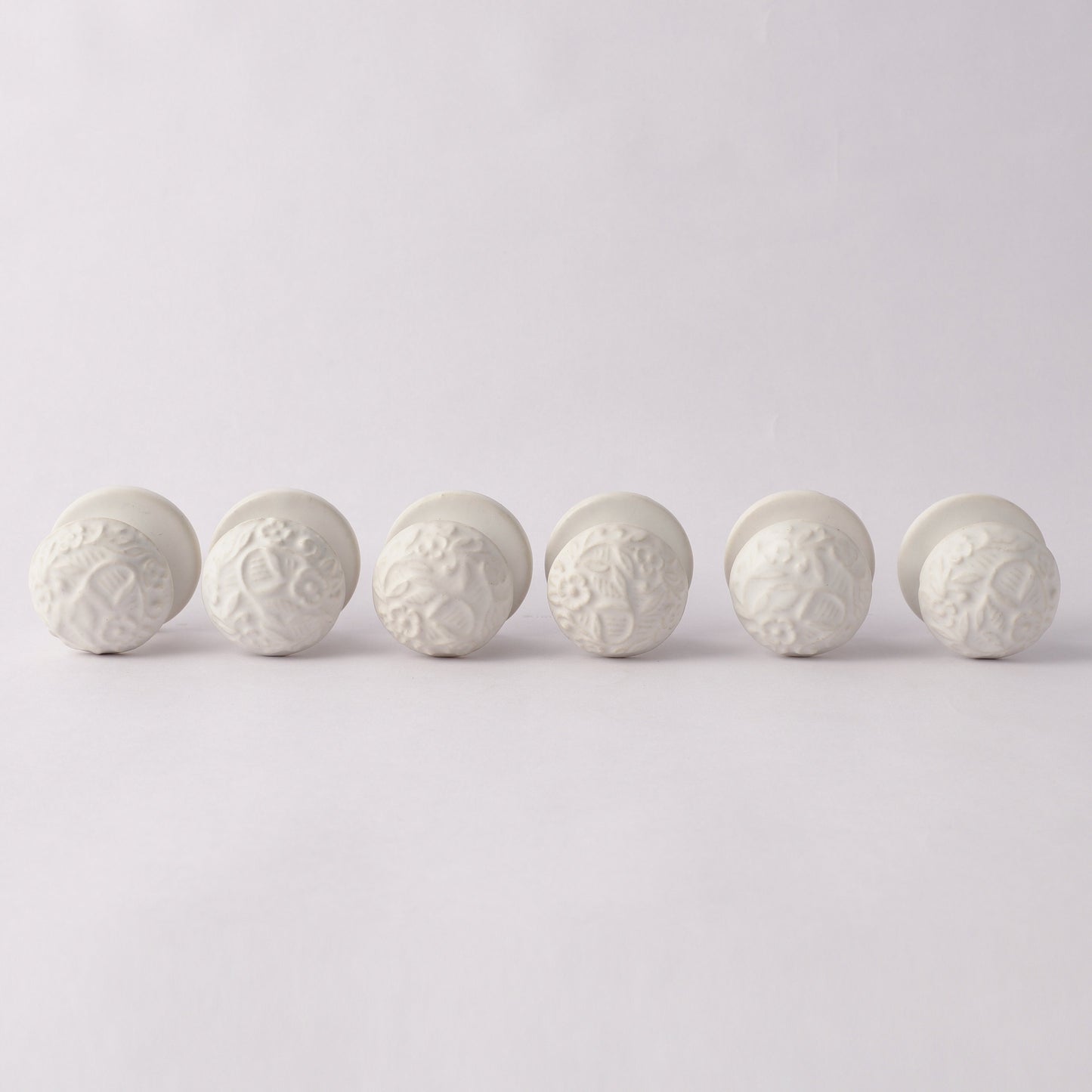 White Floral Knob Style Ceramic Pull Knob (C28)